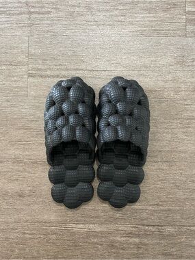 SHEIN Black Bubble Slide Sandals